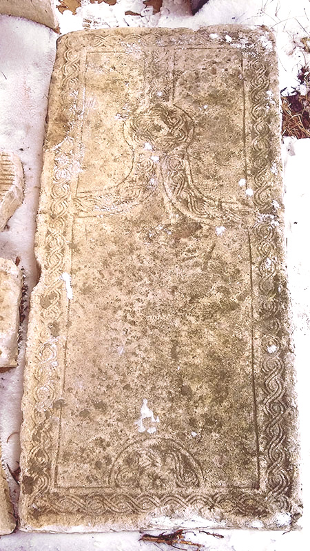 Древние надгробные плиты в с.Воскресенском
